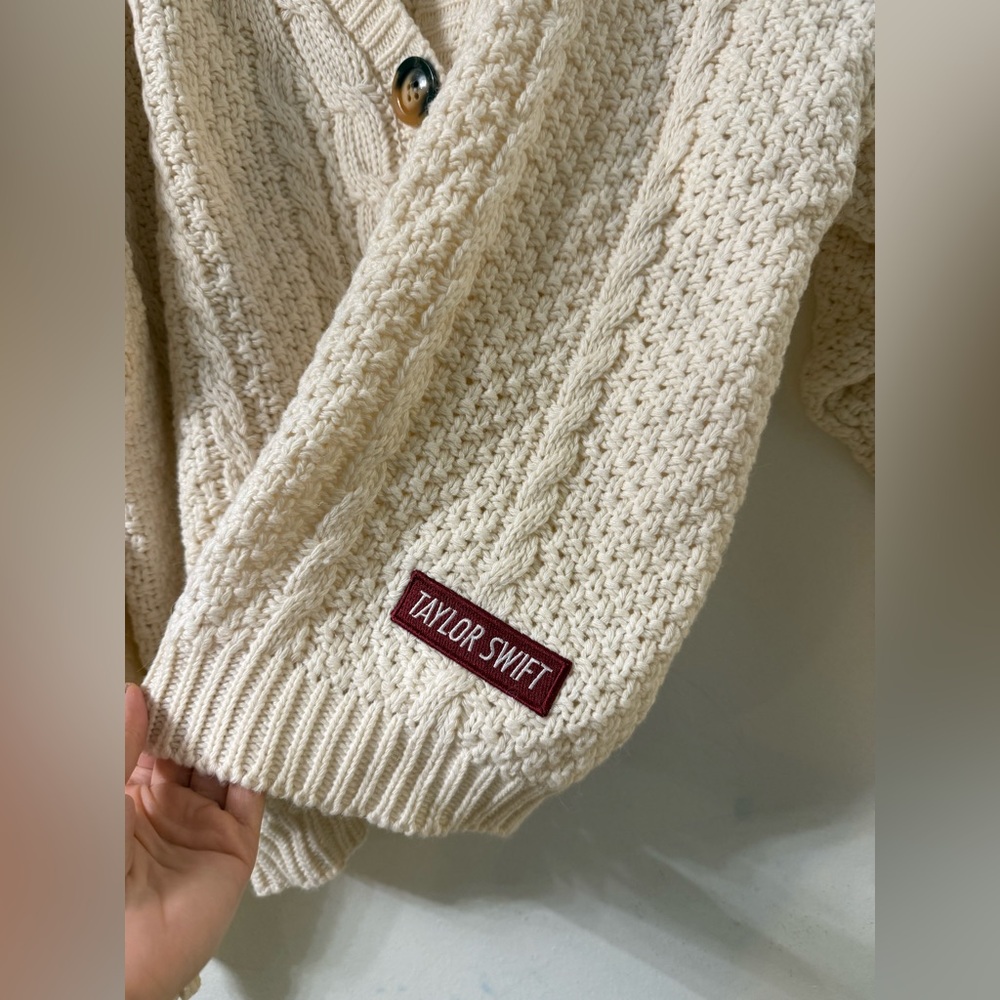 Taylor Swift Taylors Version Red Album Cardigan Size M/L, pre-owned - Picture 7 of 9